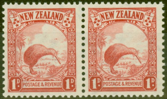 Old Postage Stamp from New Zealand 1936 1d Scarlet SG578var Dots above Kiwi Head in a Fine MNH Pair