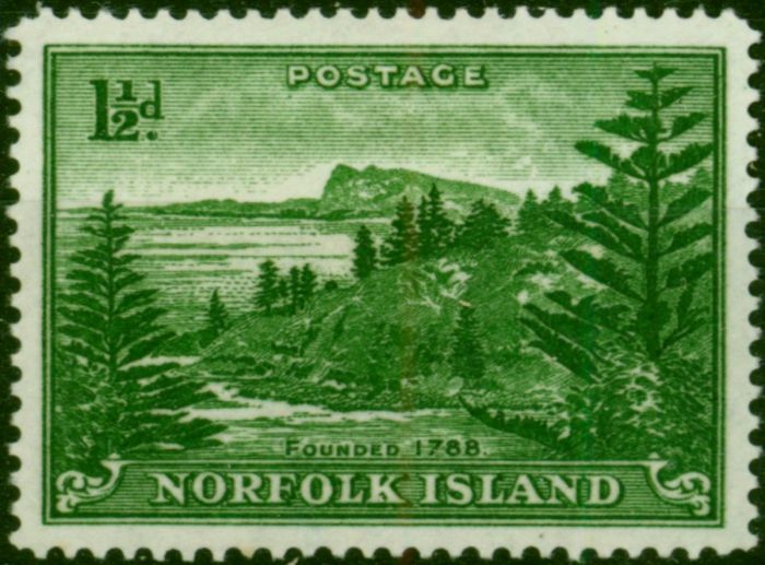 Norfolk Island 1956 1 1/2d Emerald Green SG3a 'White Paper' Fine LMM . Queen Elizabeth II (1952-2022) Mint Stamps